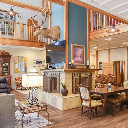 רד ריבר River Lyric Lodge - Formerly Double Dog מראה חיצוני תמונה