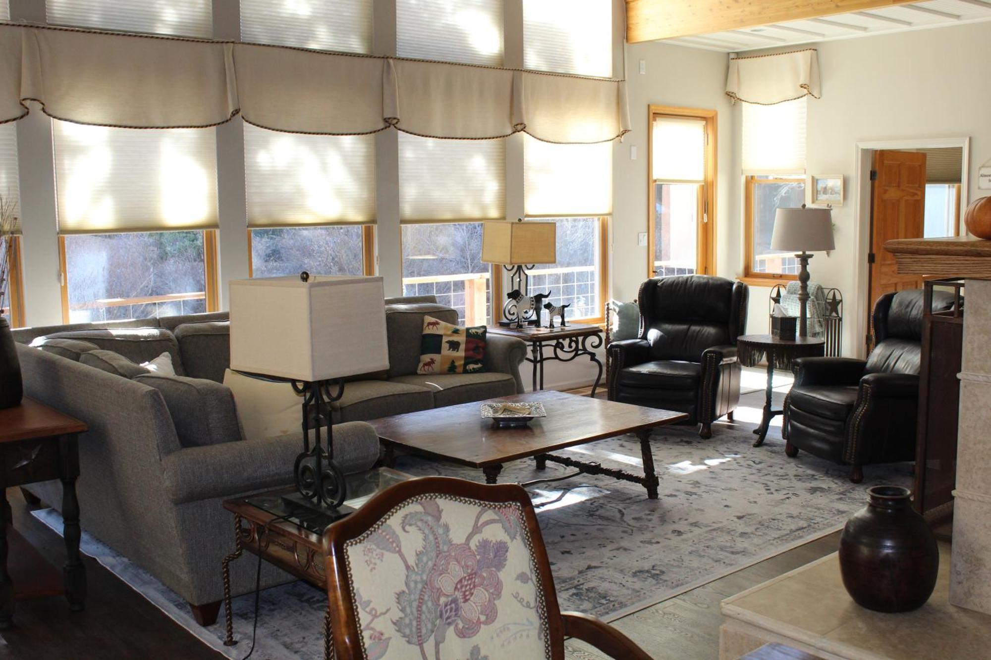 רד ריבר River Lyric Lodge - Formerly Double Dog מראה חיצוני תמונה