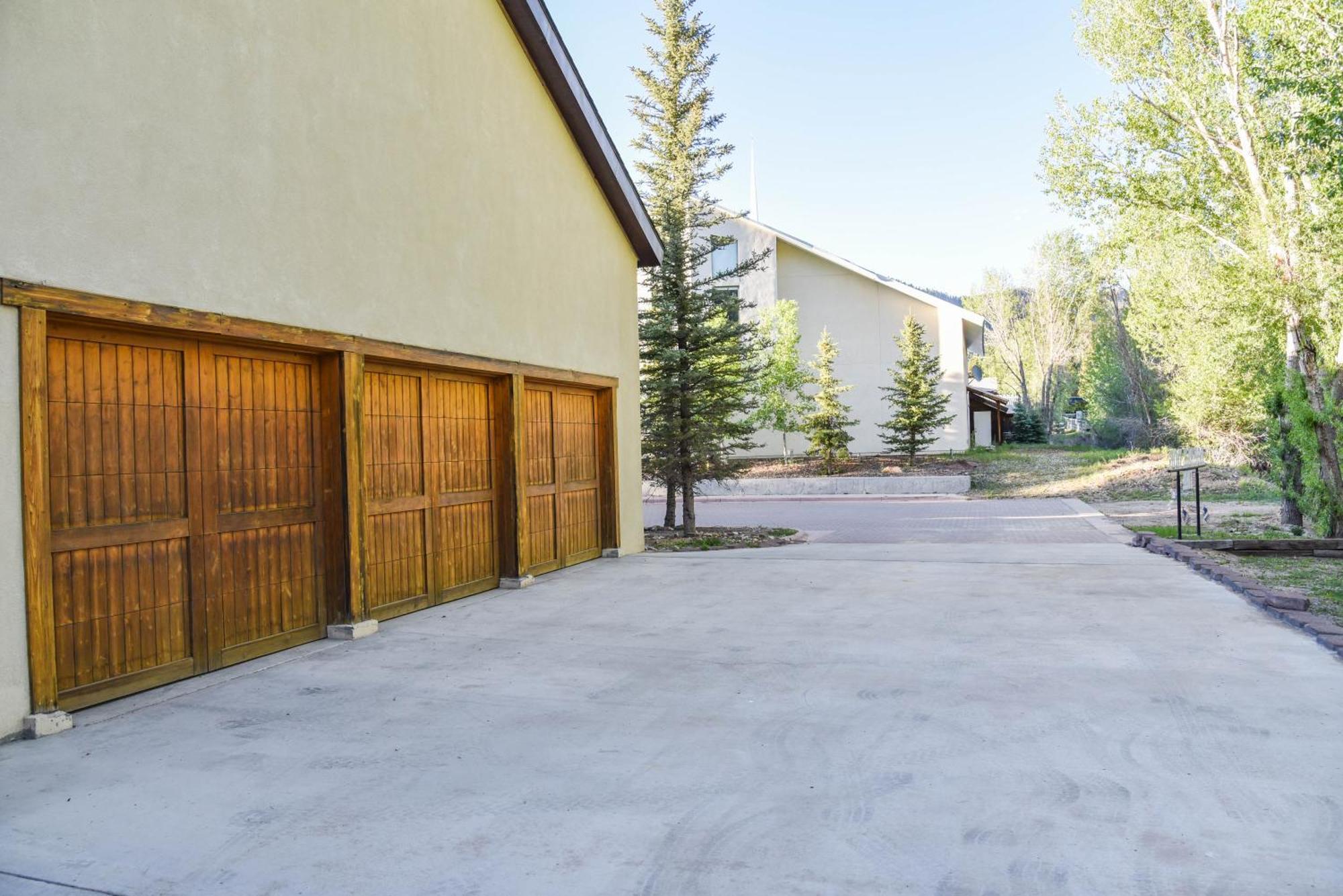 רד ריבר River Lyric Lodge - Formerly Double Dog מראה חיצוני תמונה